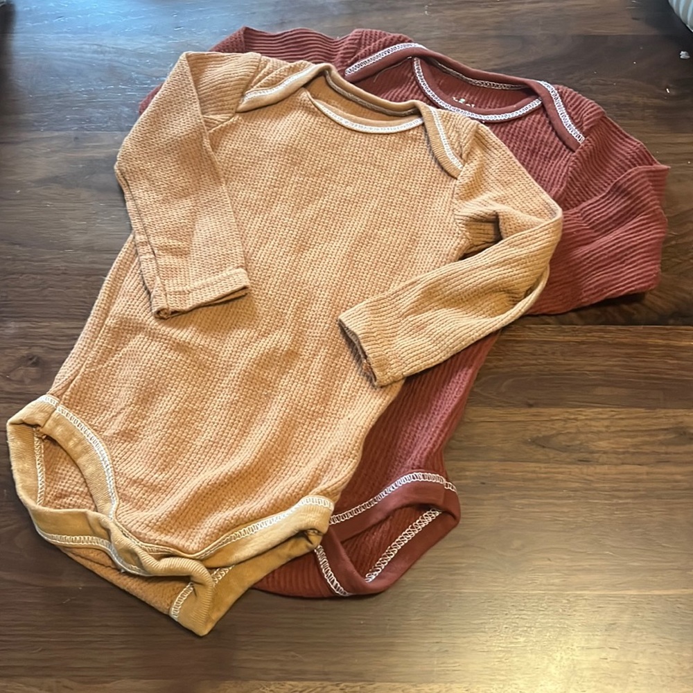 Chick Pea 6-9 mo Thermal Onesie Bundle